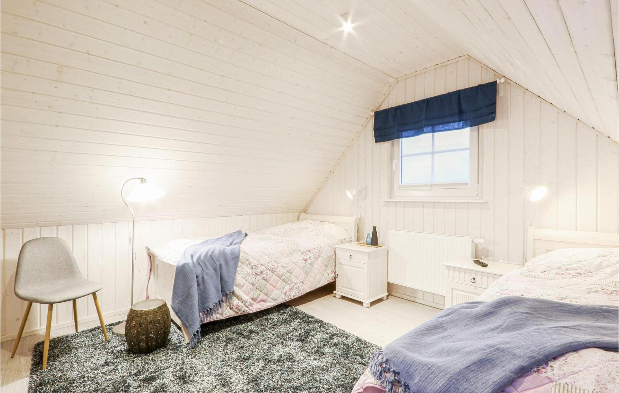 2 Bedroom Stunning Home In Zerpenschleuse Extérieur photo